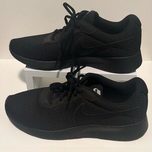 Nike Tanjun Triple Black Womens size 8